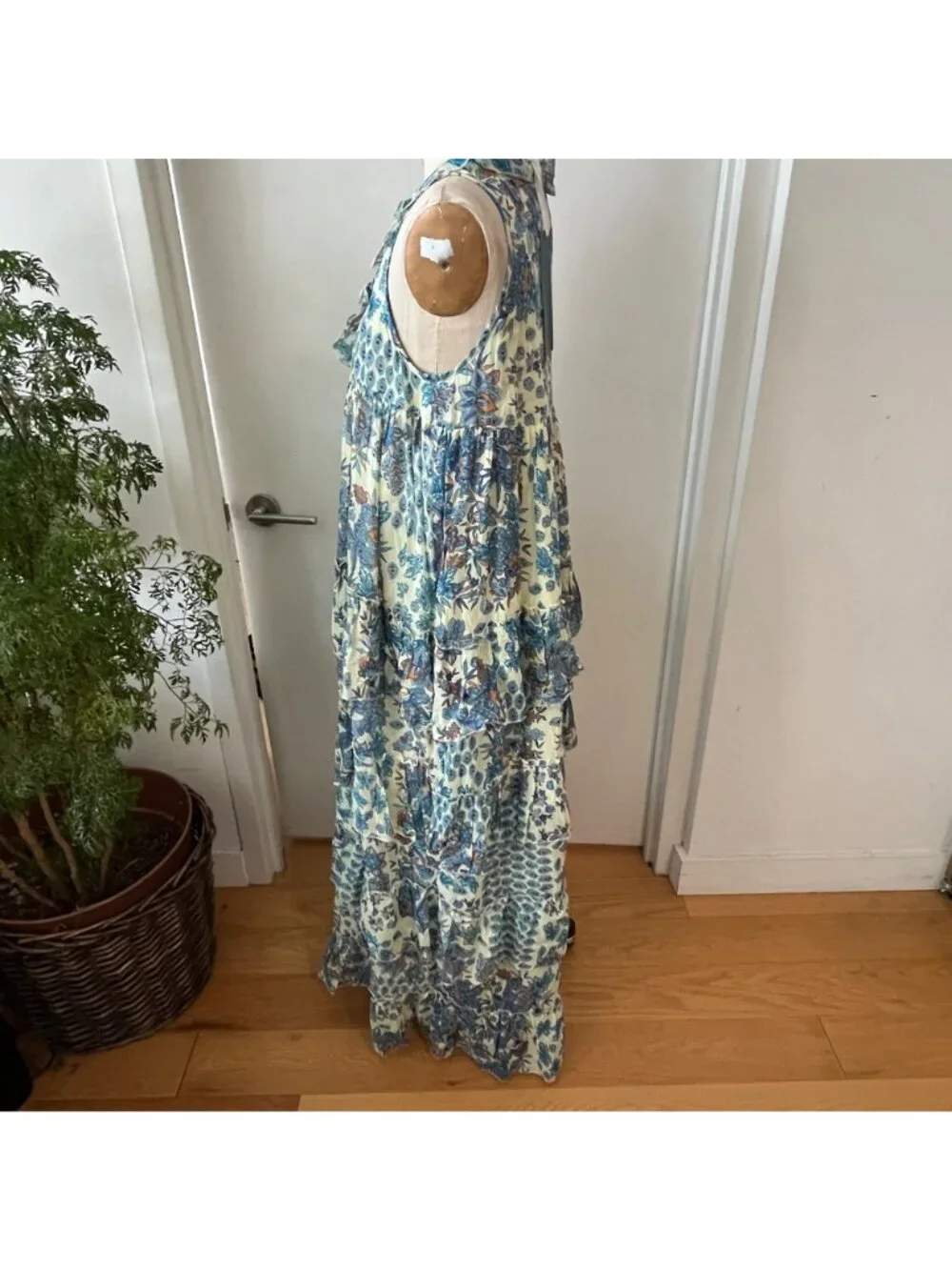 NWT GUADALUPE  Floral Sleeveless Tiered Ruffle Maxi Dress‎ Size Medium